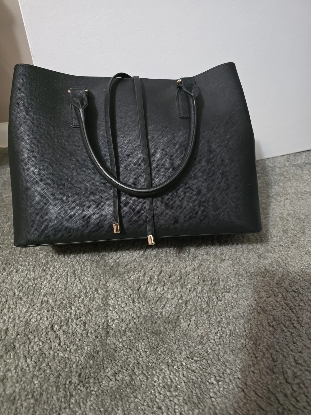 Aldo Aquafynaax Classic Black Tote Shoulder Purse with Red Interior - Picture 8 of 9